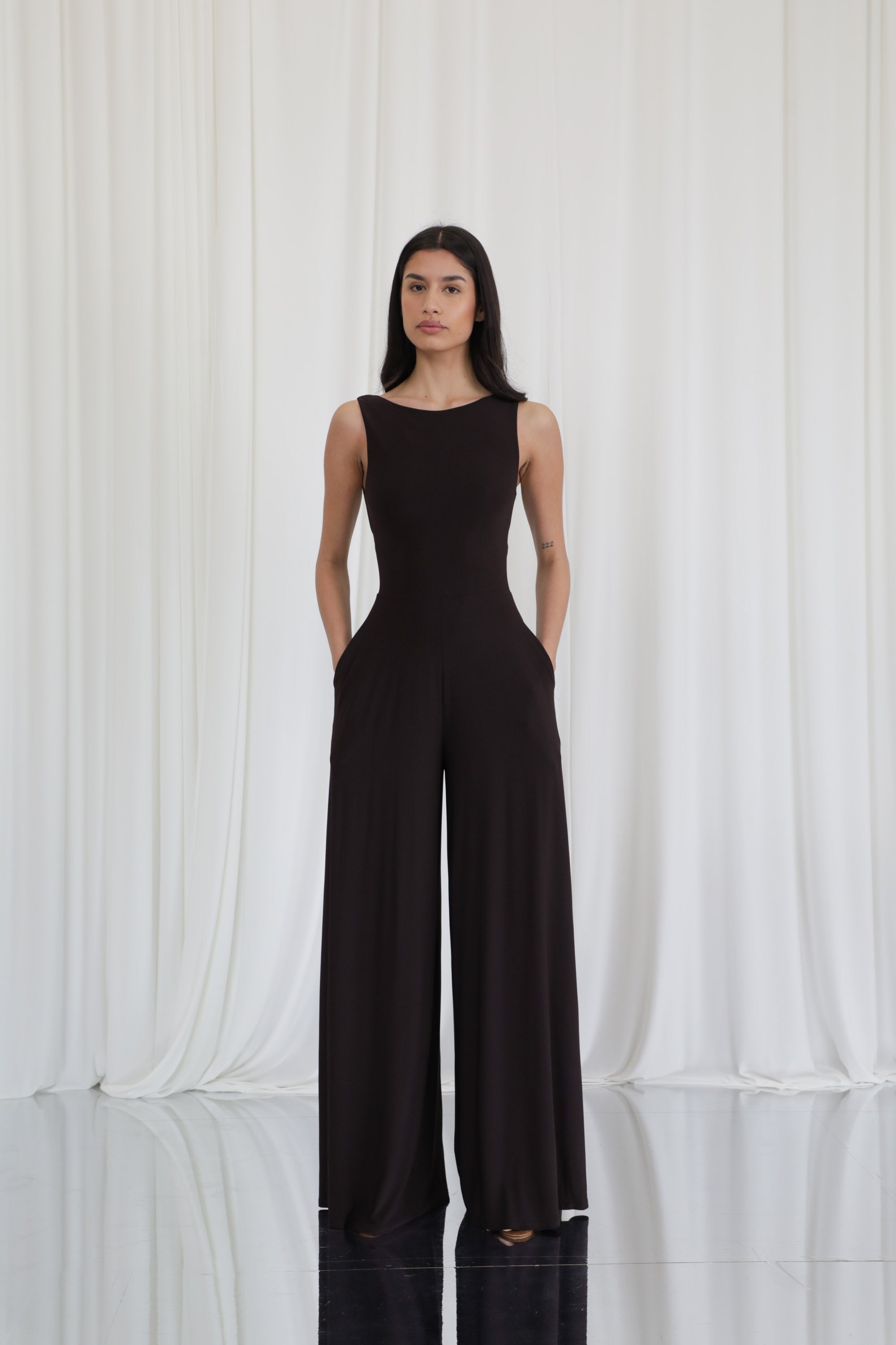 Athena - Wears a size XS. Usual size: UK 6-8 | US 2-4 | EU 34-36. Height: 5’10” (178cm). Bust: 86 cm. Waist: 62 cm. Hips 92 cm.