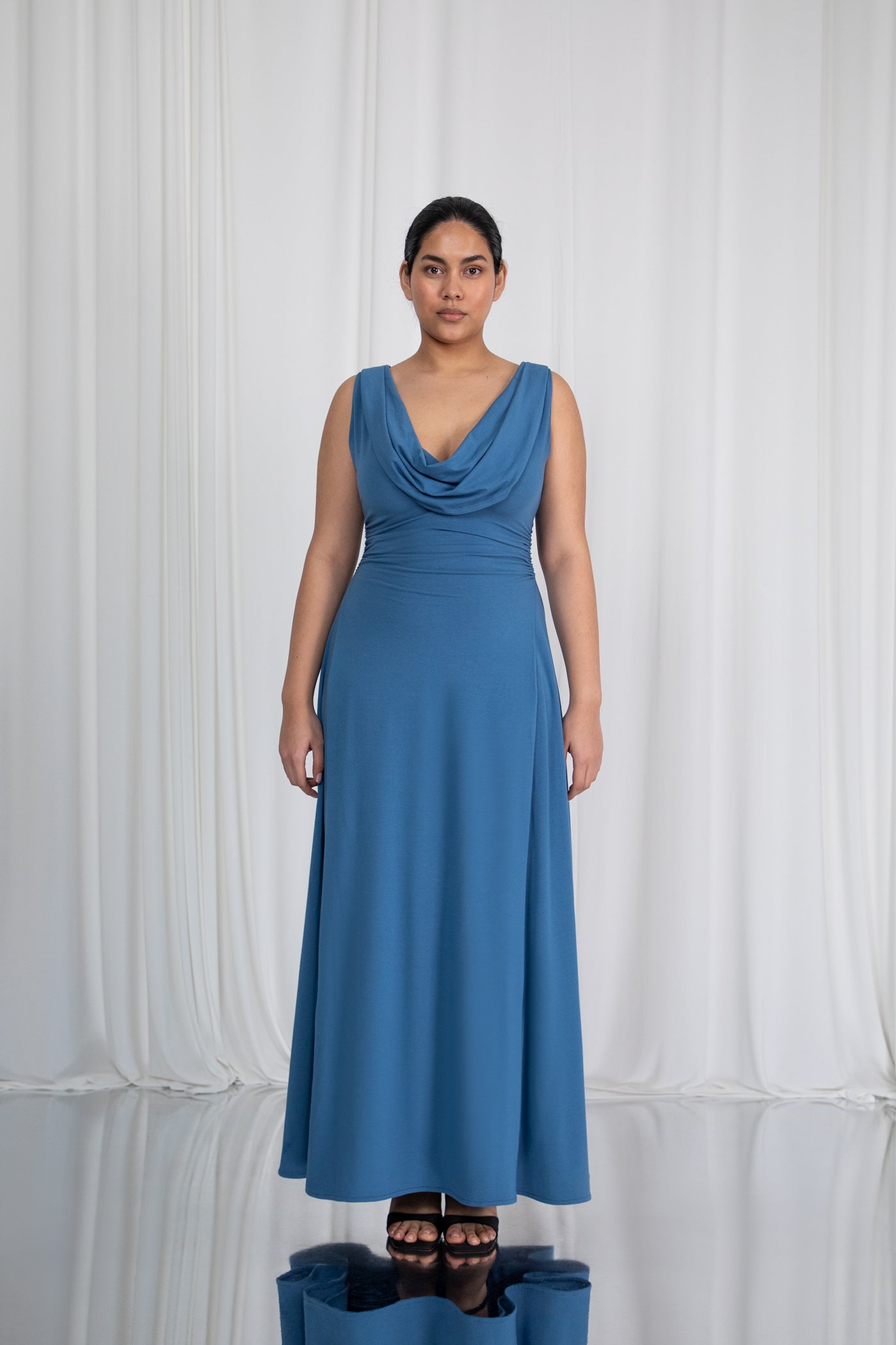 Inaara – Wears a size XL. Usual size: UK 16 | US 12 | EU 44. Height: 5'9" (176 cm). Bust: 102cm. Waist: 82cm. Hips: 116cm