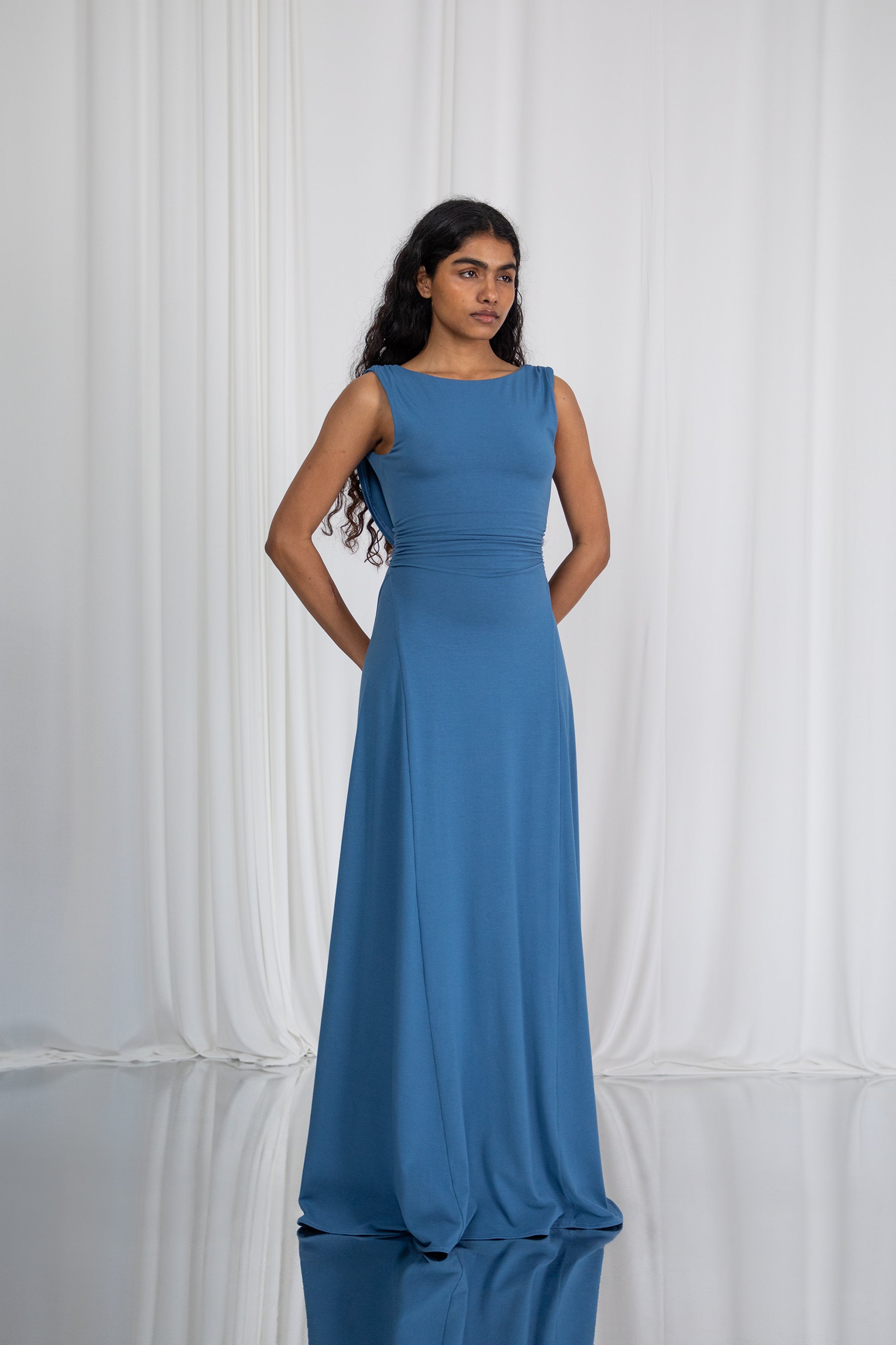 Vaishnavi – Wears a size S. Usual size: UK 6-8 | US 2-4 | EU 34-36. Height: 5'5" (165 cm). Bust: 79 cm. Waist: 61.5 cm. Hips: 86 cm.