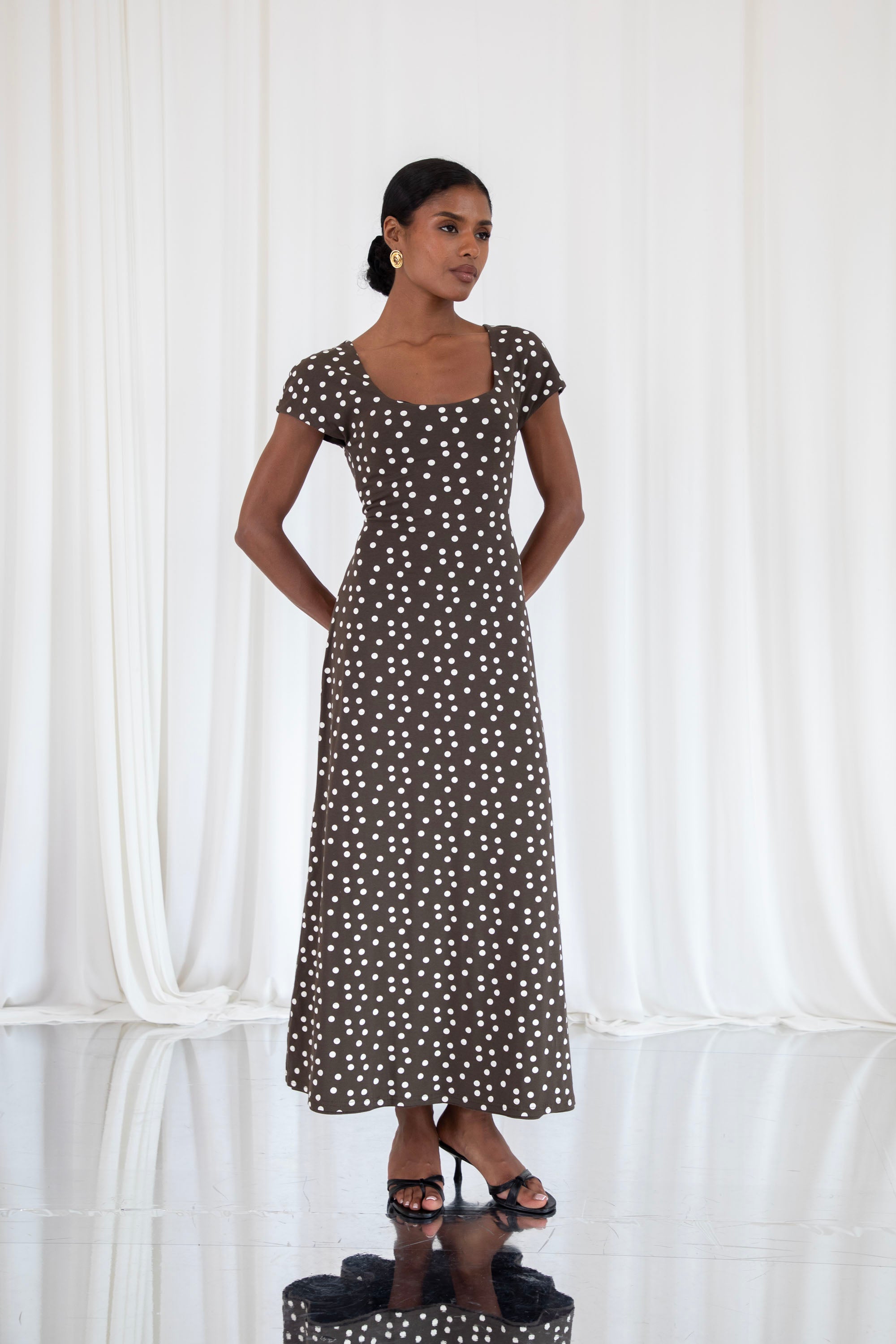 Athena – Wears a size S. Usual size: UK 6 | US 2 | EU 34. Height: 5'4" (163 cm). Bust: 80 cm. Waist: 60 cm. Hips: 85 cm.