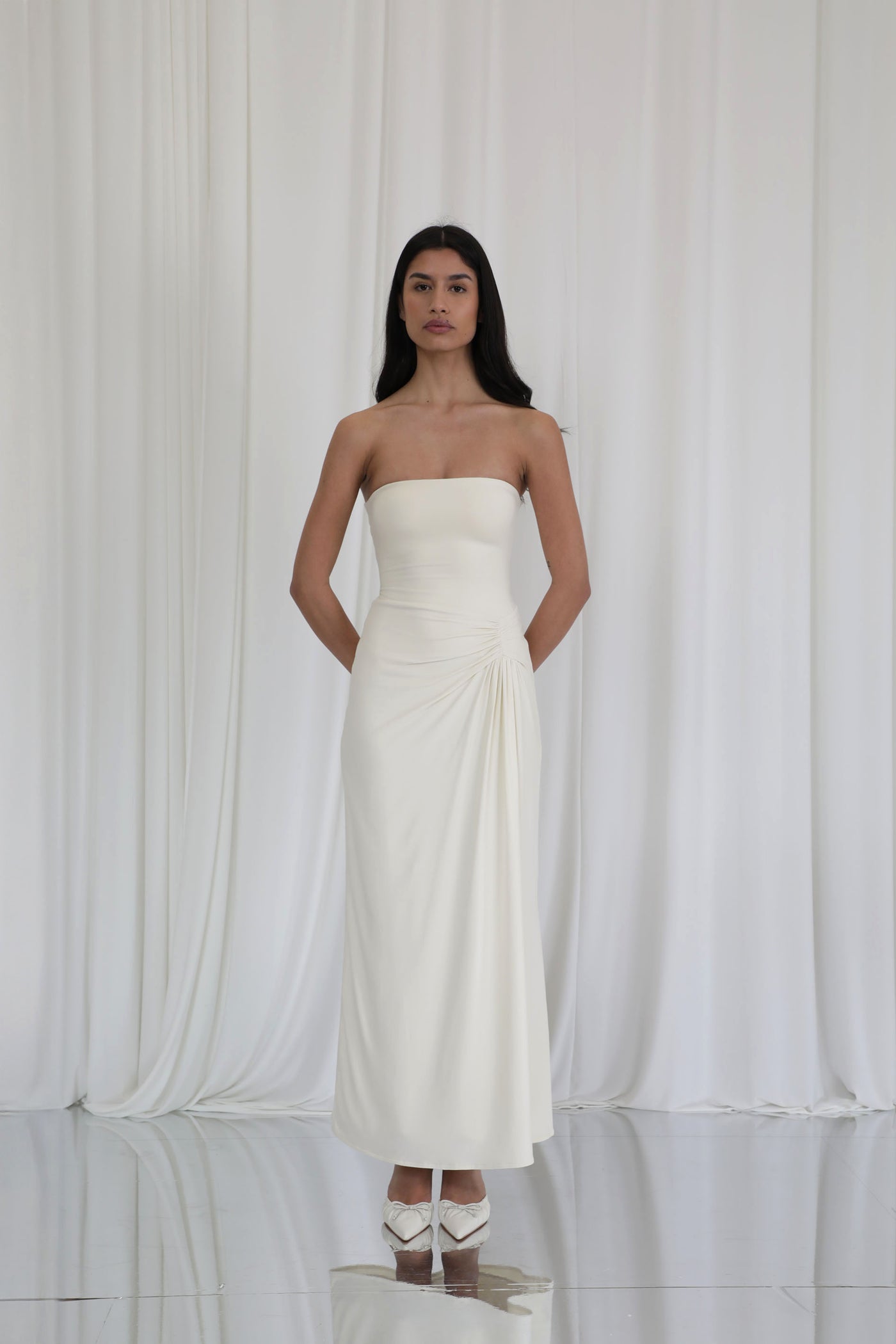 Athena – Wears a size XS. Usual size: UK 6-8 | US 2-4 | EU 34-36. Height: 5’10” (178cm). Bust: 86 cm. Waist: 62 cm. Hips 92 cm.