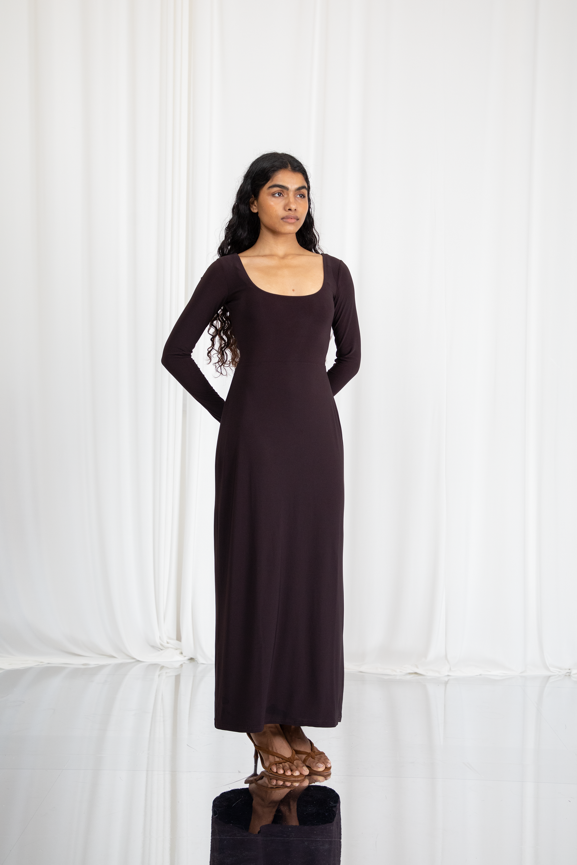 Vaishnavi – Wears a size XS. Usual size: UK 6-8 | US 2-4 | EU 34-36. Height: 5'5" (165 cm). Bust: 79 cm. Waist: 61.5 cm. Hips: 86 cm.