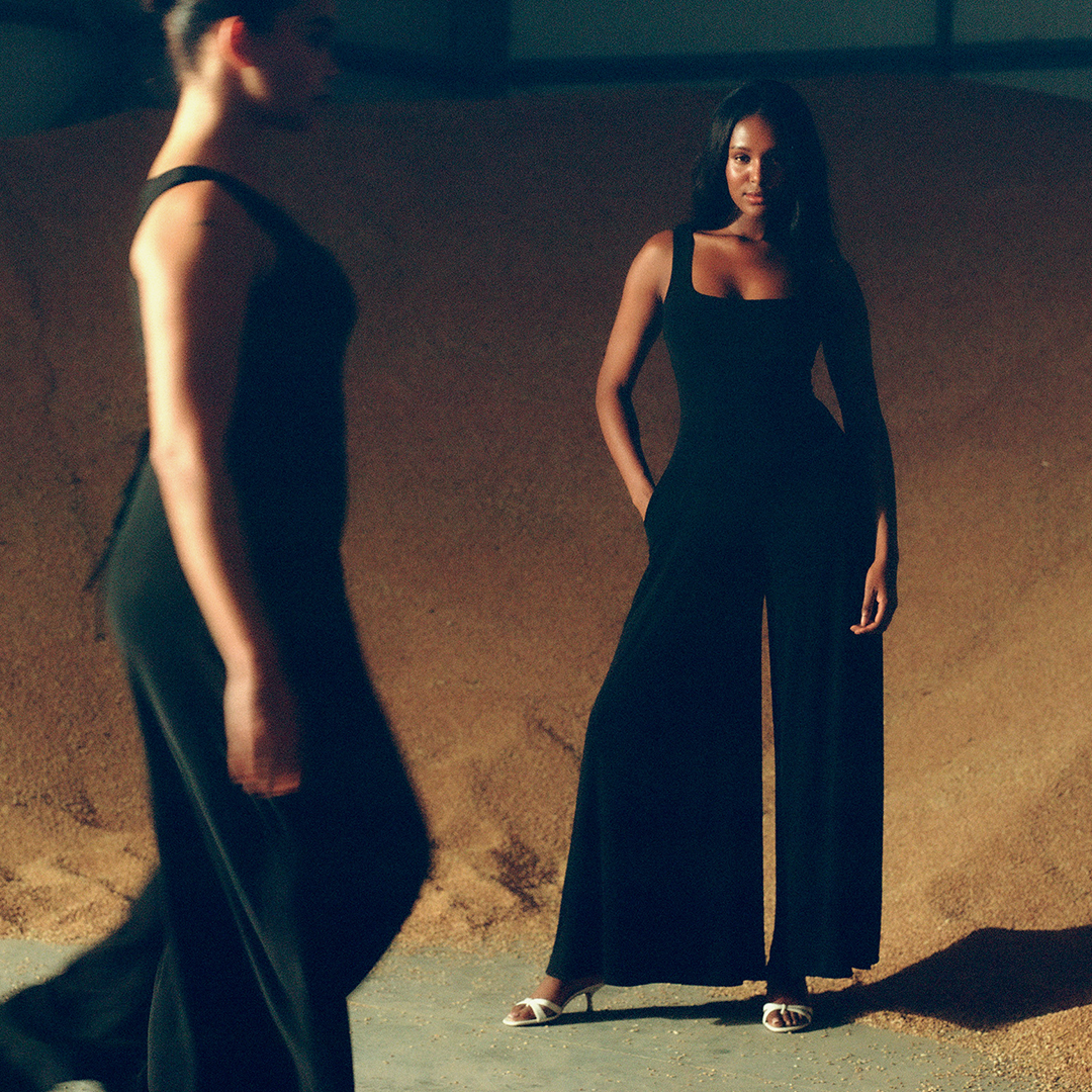 AYM Jumpsuits with Built-In Bra Support vs. Traditional Options: Why Choose Seamless Comfort for Every Occasion?