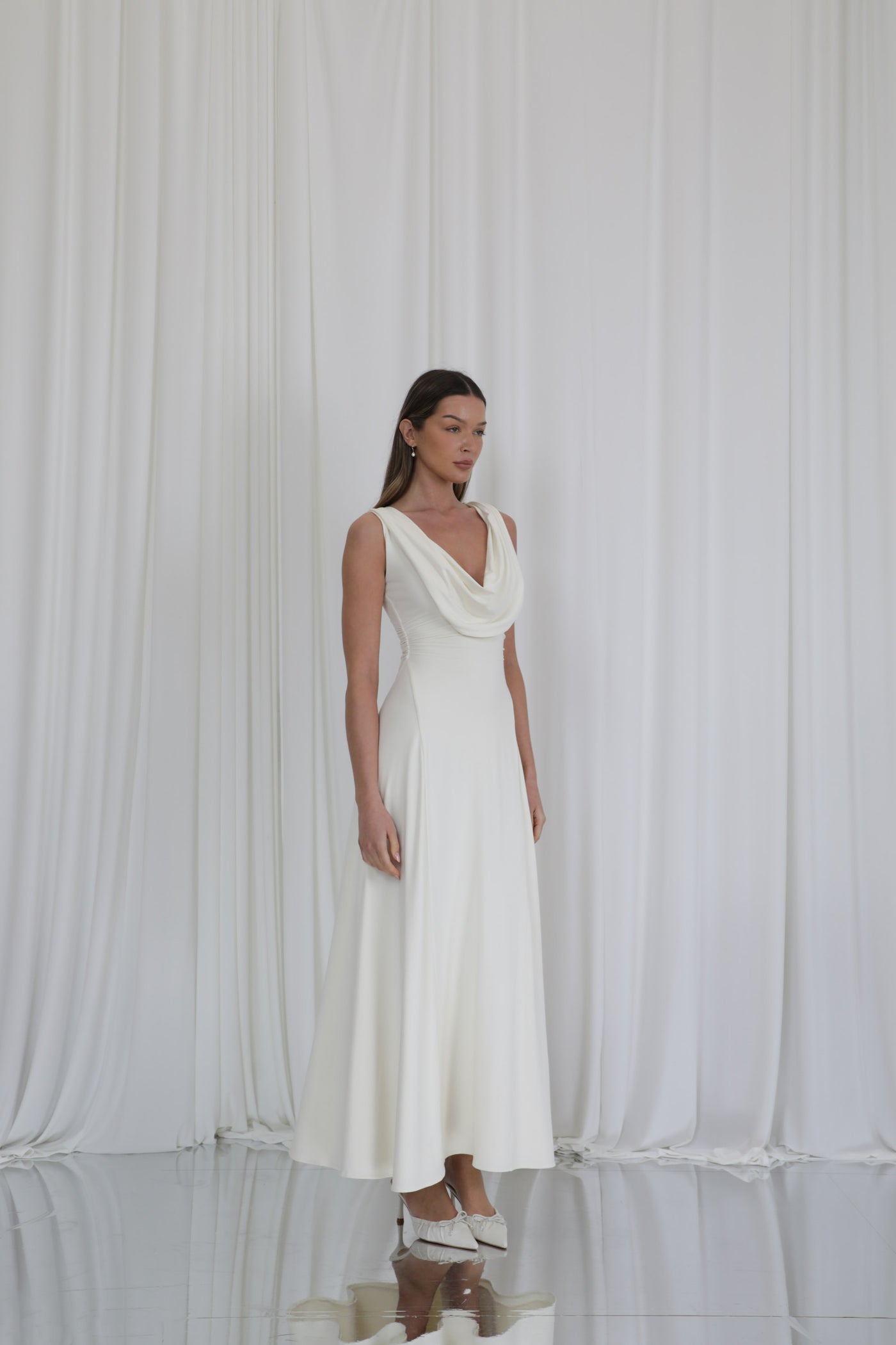 Ellie – Wears a size S. Usual size: UK 8 | US 4 | EU 36. Height: 5'10" (178 cm). Bust: 83 cm. Waist: 61 cm. Hips: 91 cm. 