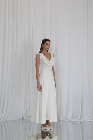 Ellie – Wears a size S. Usual size: UK 8 | US 4 | EU 36. Height: 5'10" (178 cm). Bust: 83 cm. Waist: 61 cm. Hips: 91 cm. 