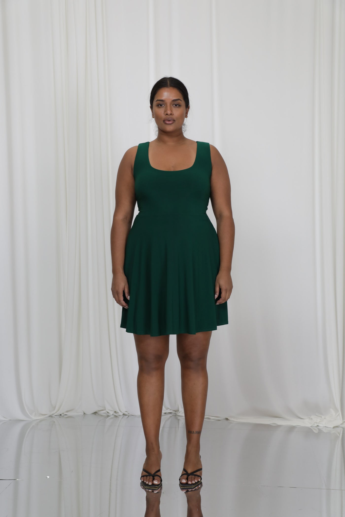 Sha – Wears a size XL. Usual size: UK 16 | US 12 | EU 44. Height: 5'9" (175 cm). Bust: 104 cm. Waist: 92 cm. Hips: 117 cm.