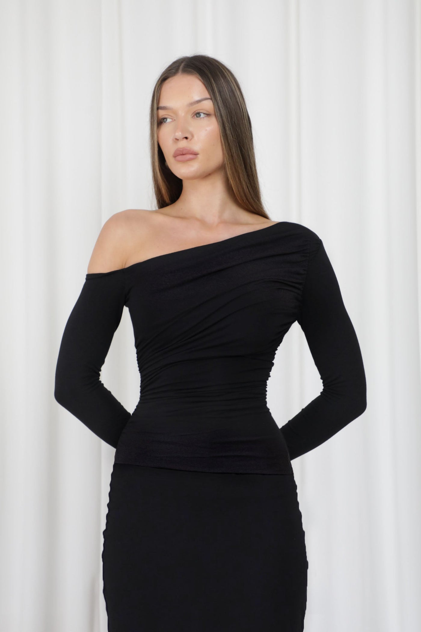 Ellie – Wears a size S. Usual size: UK 8 | US 4 | EU 36. Height: 5'10" (178 cm). Bust: 83 cm. Waist: 61 cm. Hips: 91 cm