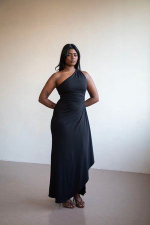 Tabitha – Wears a size S. Usual size: UK 12 | US 8 | EU 40. Height: 5'6" (167 cm). Bust: 91 cm. Waist: 76 cm. Hips: 109 cm. 