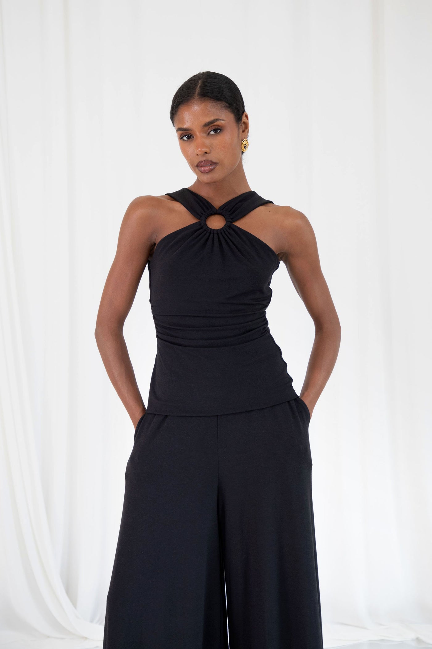 Athena – Wears a size XS. Usual size: UK 6 | US 2 | EU 34. Height: 5'4" (163 cm). Bust: 80 cm. Waist: 60 cm. Hips: 85 cm.