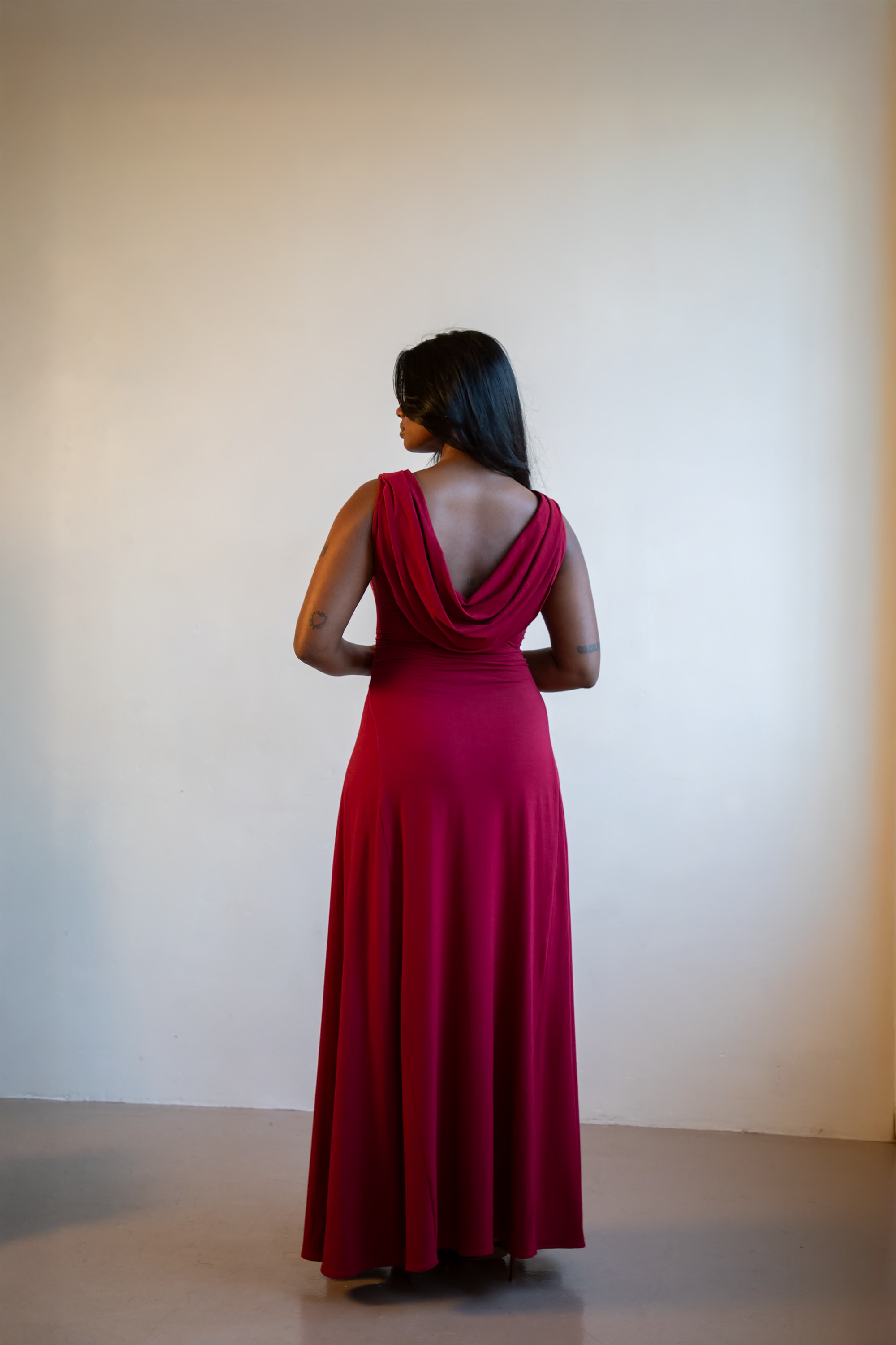 Tabitha – Wears a size S. Usual size: UK 12 | US 8 | EU 40. Height: 5'6" (167.5 cm). Bust: 91 cm. Waist: 76 cm. Hips: 109.5 cm. 