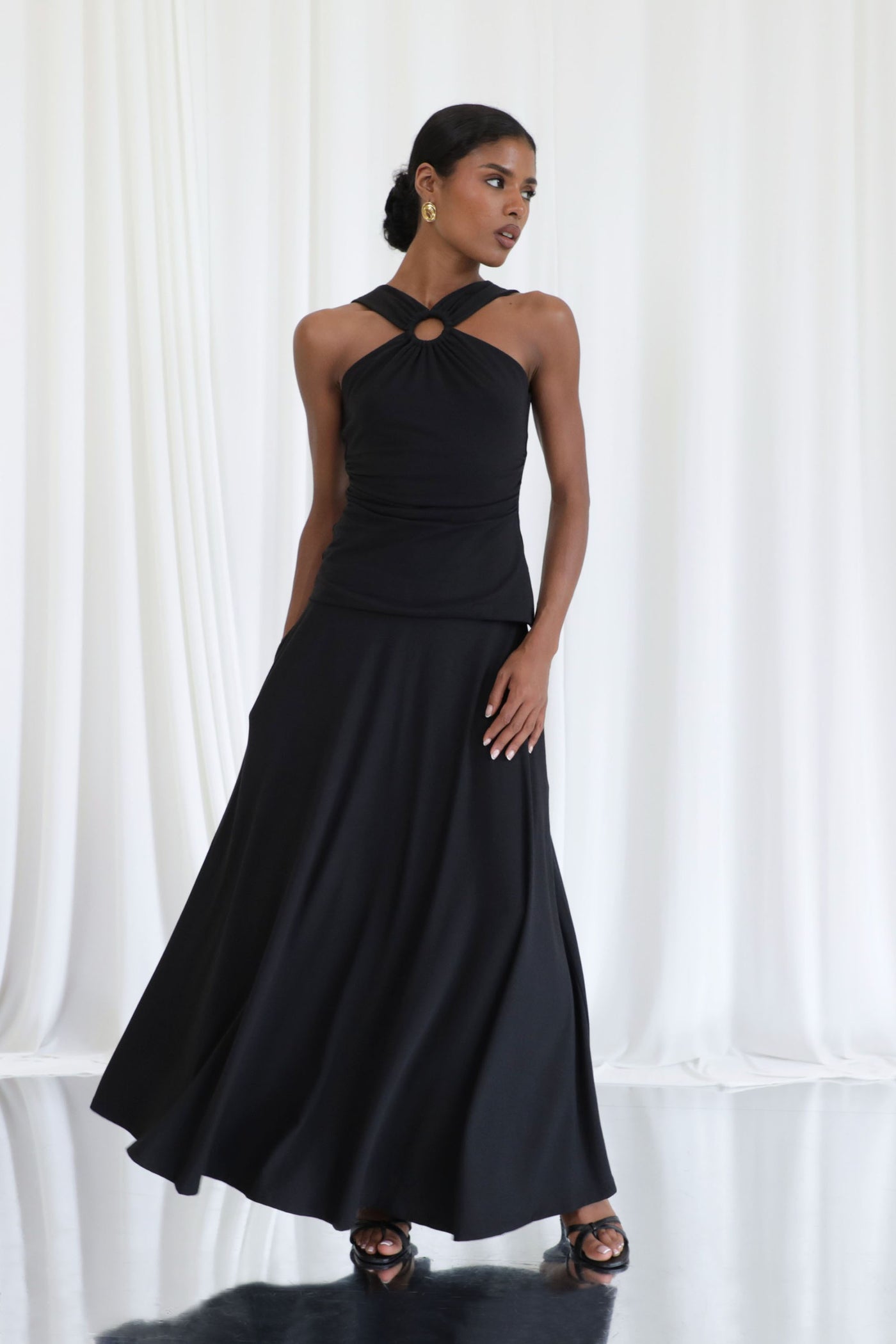 Athena – Wears a size XS. Usual size: UK 6 | US 2 | EU 34. Height: 5'4" (163 cm). Bust: 80 cm. Waist: 60 cm. Hips: 85 cm.