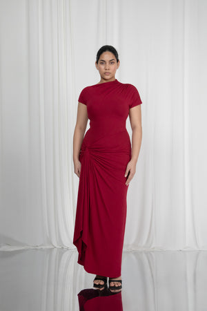 Inaara – Wears a size L. Usual size: UK 16 | US 12 | EU 44. Height: 5'9½" (176 cm). Bust: 102 cm. Waist: 82 cm. Hips: 116 cm.