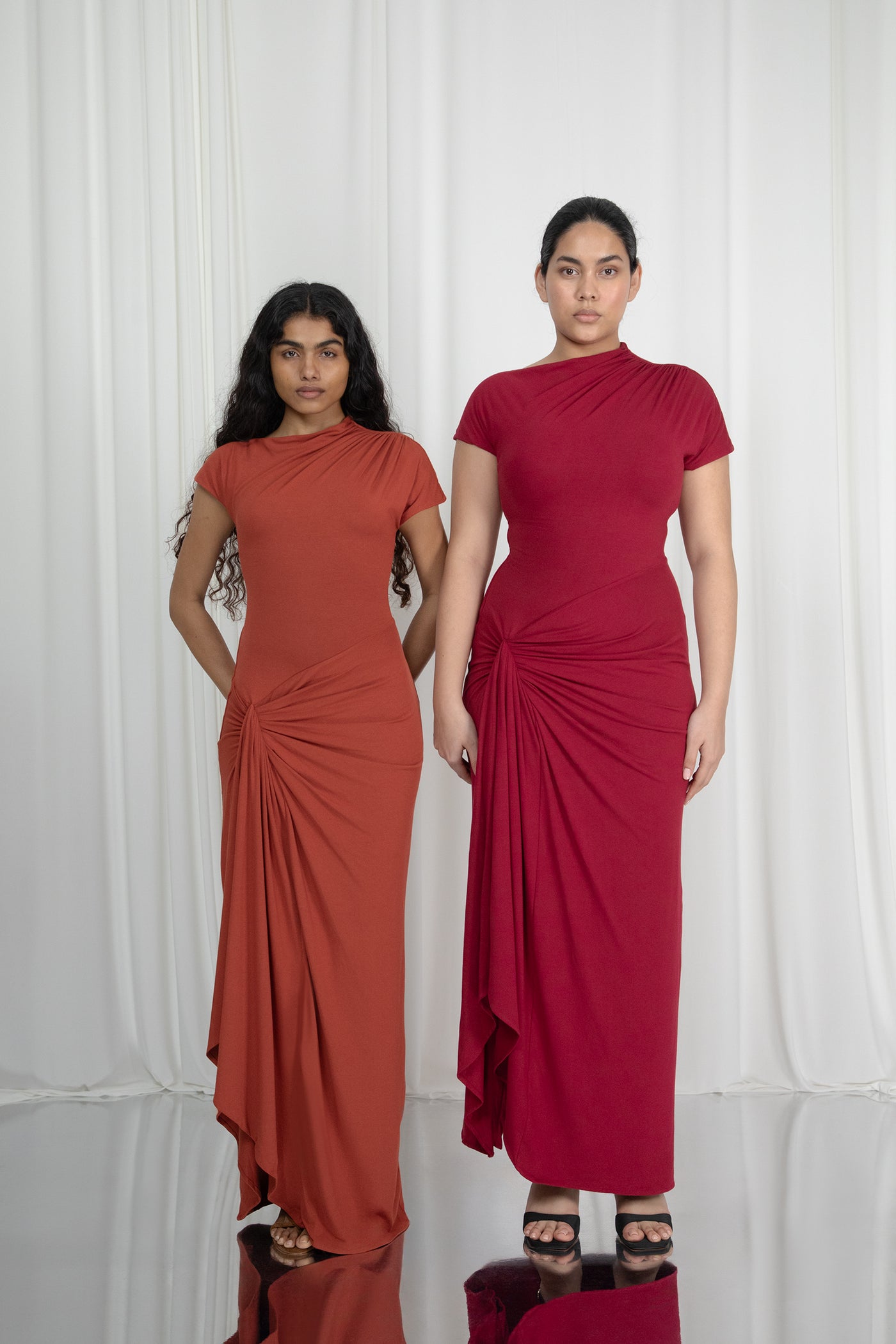 Vaishnavi – Wears a size XS. Usual size: UK 6–8 | US 2–4 | EU 34–36. Height: 5'5" (165 cm). Bust: 79 cm. Waist: 61.5 cm. Hips: 86 cm.

Inaara – Wears a size L. Usual size: UK 16 | US 12 | EU 44. Height: 5'9½" (176 cm). Bust: 102 cm. Waist: 82 cm. Hips: 116 cm.